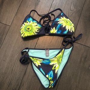 AERIE flowered bikini set